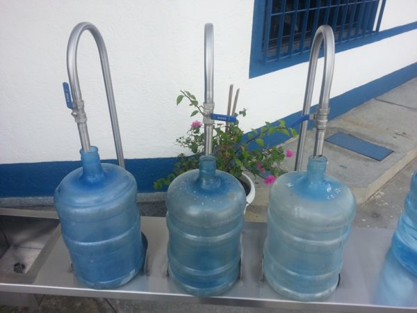 Mesa para llenado de botellones